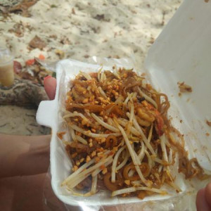Pad Thai em Pranang Beach (Comida dos Iail boat)