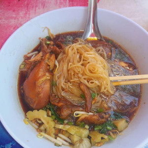 Sopa de Noodles comida de rua Lumphini Park