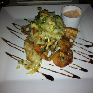 Fritura de marisco com legumes