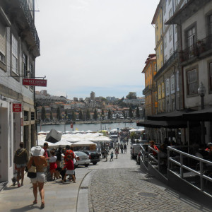 A sair da Ribeira, com Gaia ao fundo