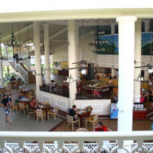 Um dos restaurantes do Riu