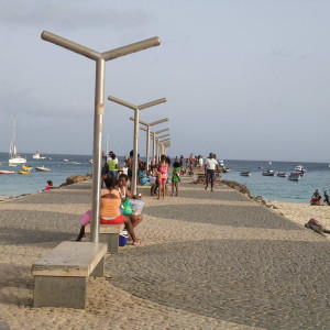 Pela ilha junto à praia