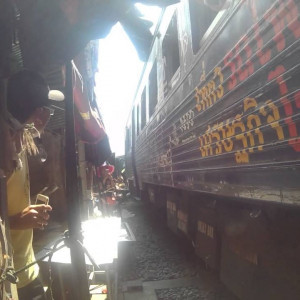 Maeklong Train Market