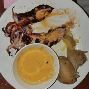 Lulas grelhadas com molho picante no Abdul Chalet
