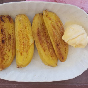 Banana frita com gelado Abdul Chalet