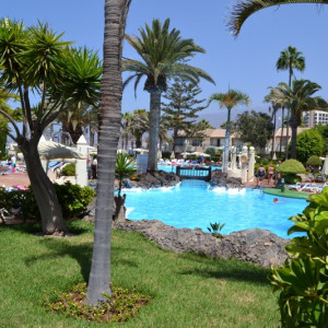 Piscina do hotel H10 Las Palmeras