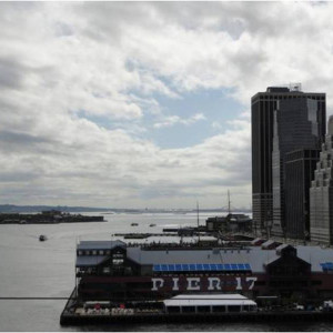 O pier 17 na baixa de Manhattan