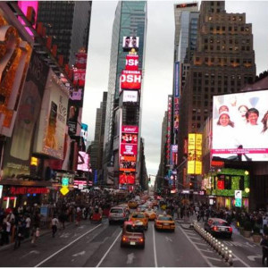 A famosa Times Square vista do autocarro panorâmico