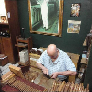 Fábrica de charutos cubanos em Little Havana