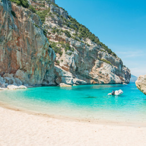 Constance-zahn-teresa-perez-tour-lua-de-mel-sardenha-cala-mariolu