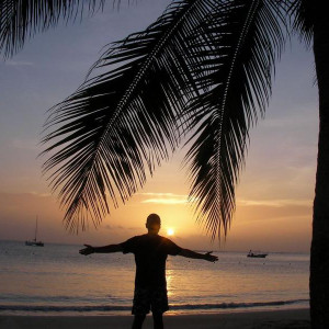 Nascer do Sol na praia Ocho Rios