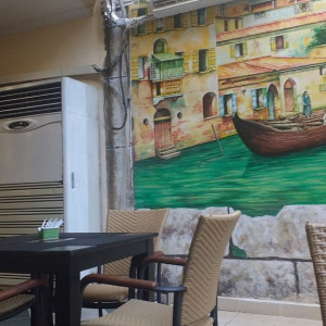 Cafetaria Com AC Diversos E Com Canalização Improvisada