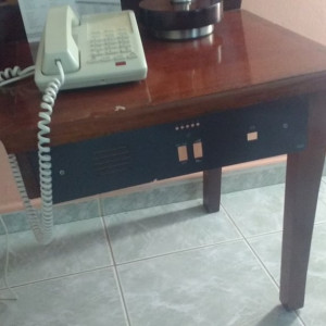 Comoda Sem Gaveta E Com Tampa Metalica De Radio