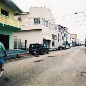 F1000026