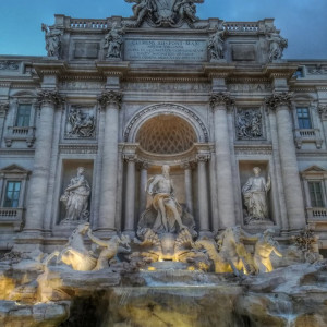 Fontana di Trevi Iluminada