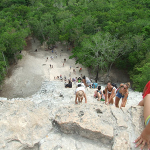 Topo da pirâmide de Coba