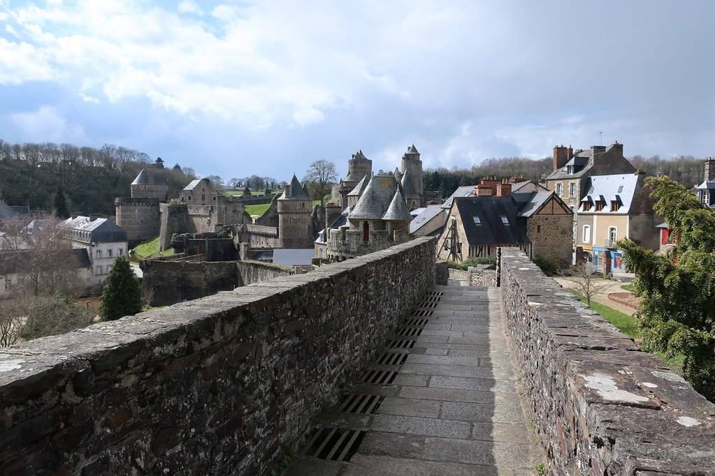 1 Fougères