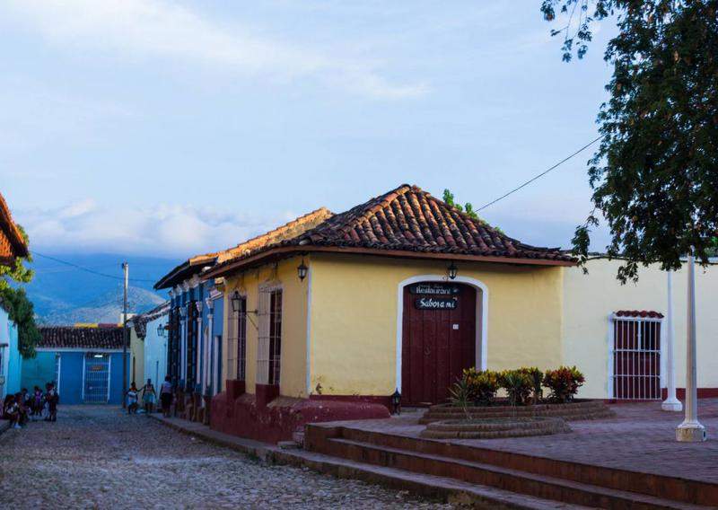 10708592_886775168008723_3527957494954952465_o.jpg