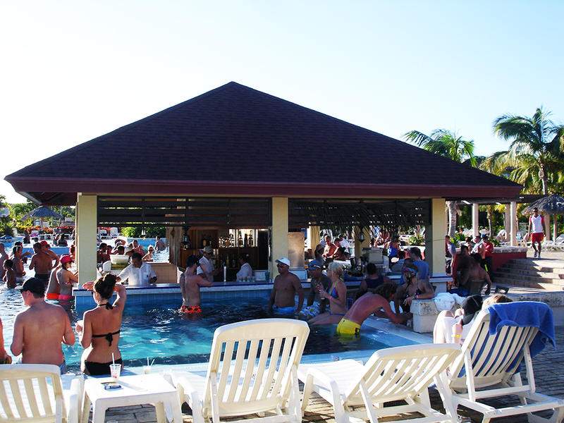 14 - RIU PISCINA BAR