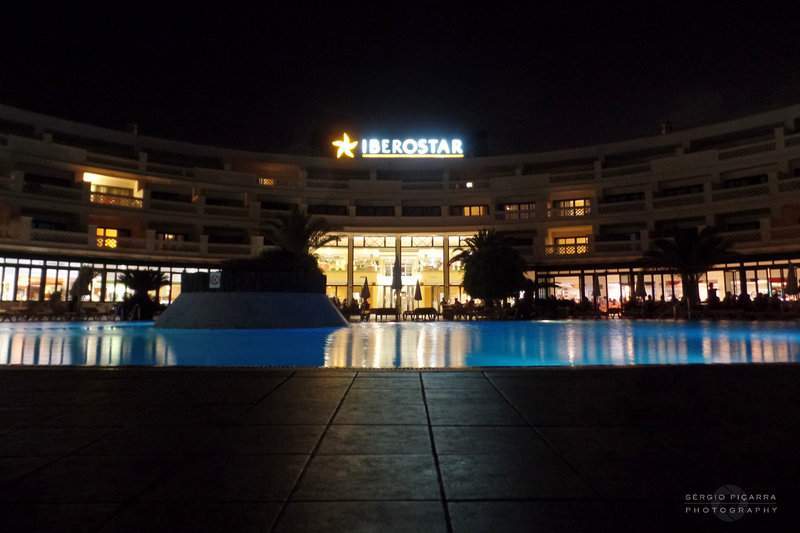 17. Piscina Bloco Central à Noite