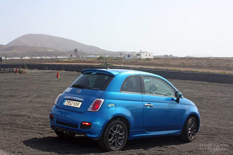 21. Carro De Aluguer Fiat 500