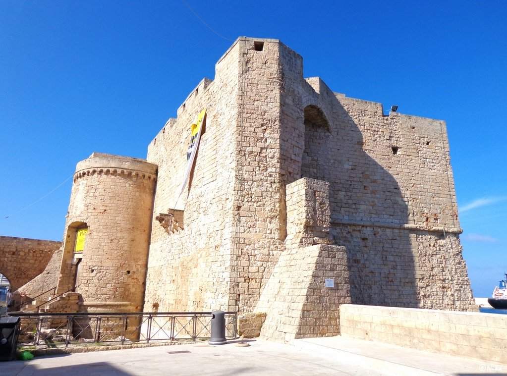 4DSC00254 Castello Carlo V - Monopoli 0