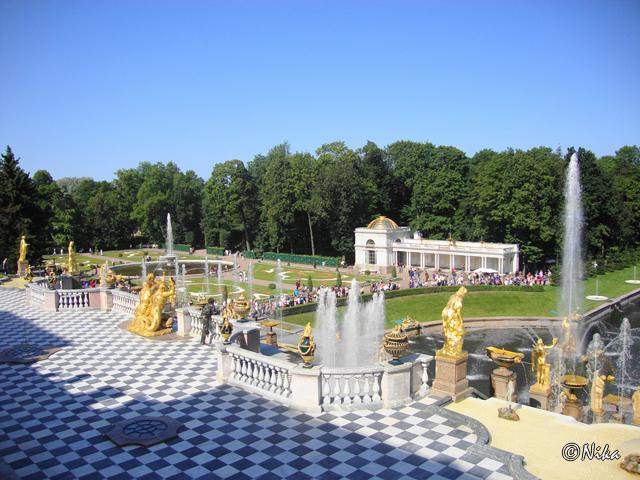 4Petrodvorets - Voronihinskaya Colonnade (lado oeste).JPG