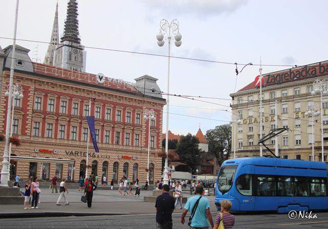 7DSC03605 Trg Bana Jelacica - Zagreb.JPG