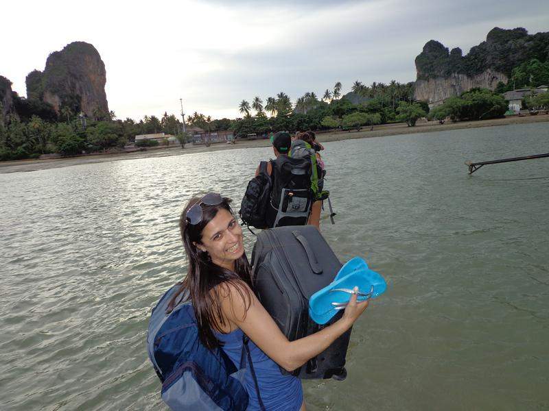 A chegada a Railay foi assim, caminhando sobre a água :)