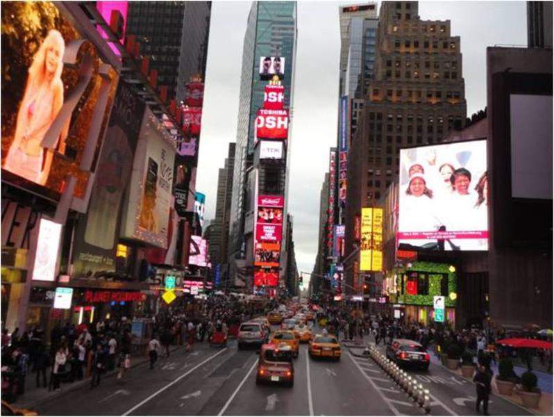 A famosa Times Square vista do autocarro panorâmico