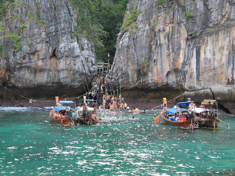 Ao largo de Maya Bay