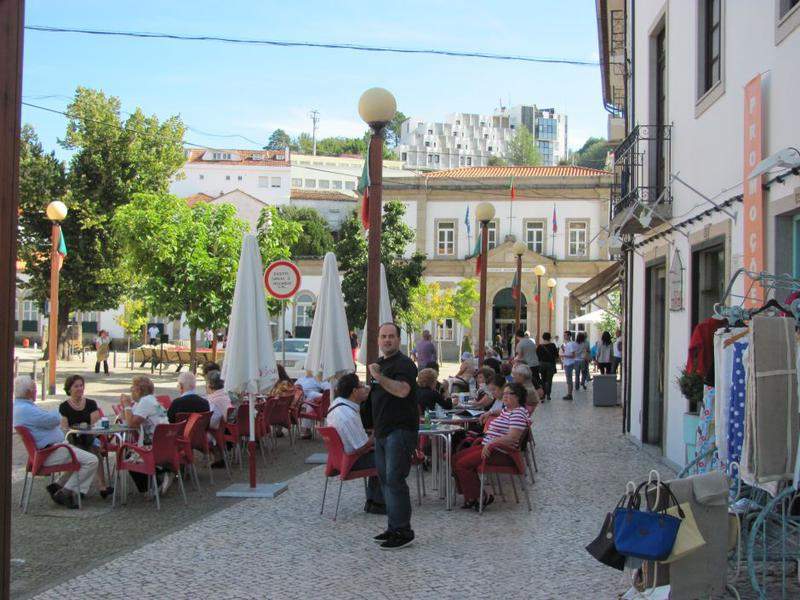 Aspeto do centro, vendo-se ao fundo o Balneário Rainha Dona Amélia