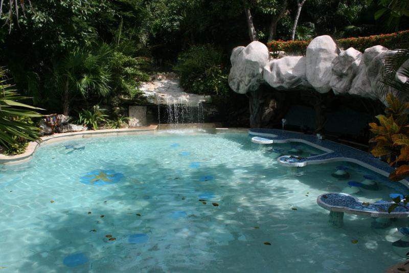 Bar fashion com piscina