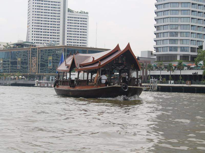 Barco no rio em Bangkok