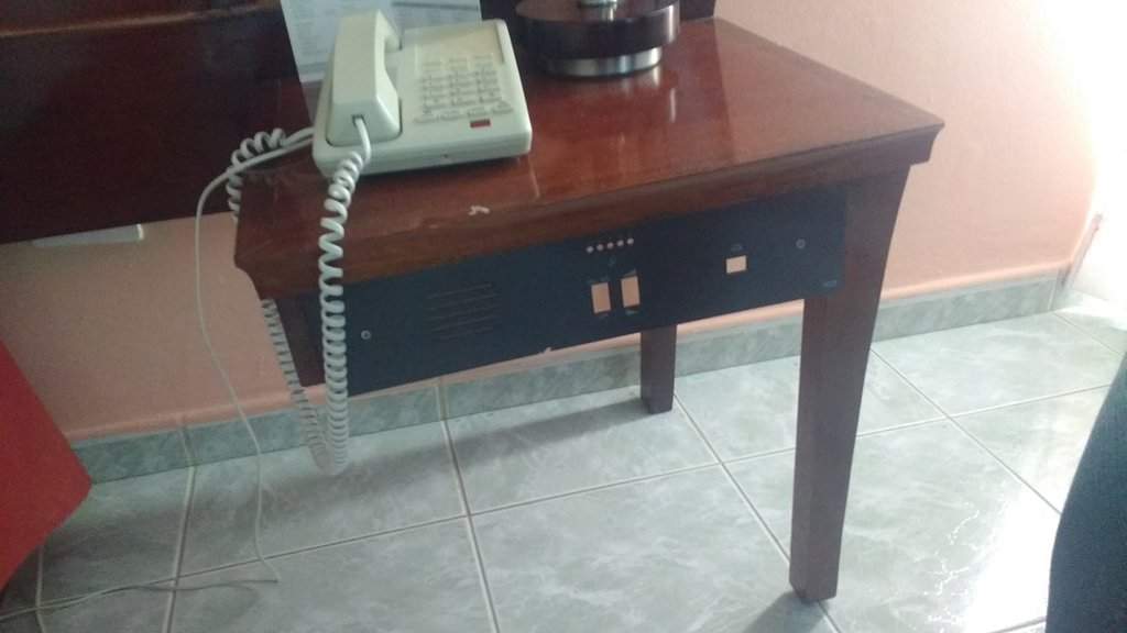 Comoda Sem Gaveta E Com Tampa Metalica De Radio
