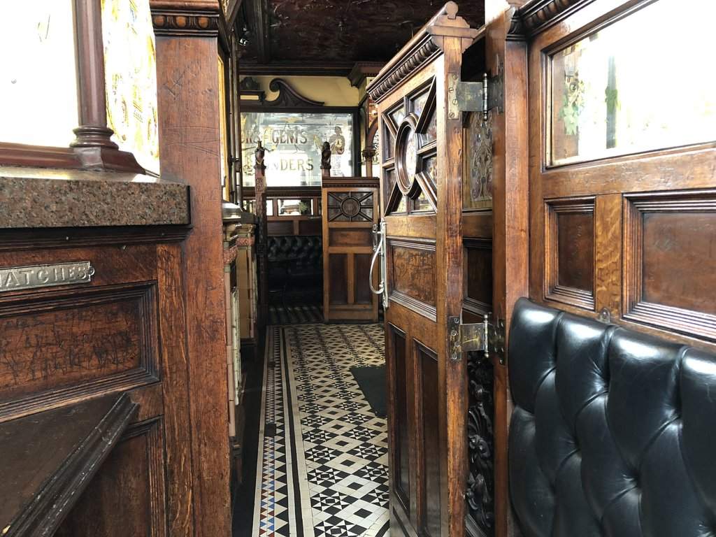 Crown Liquor Saloon