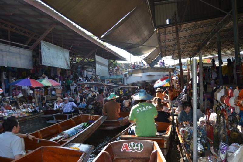 Daemnan Saduak Market
