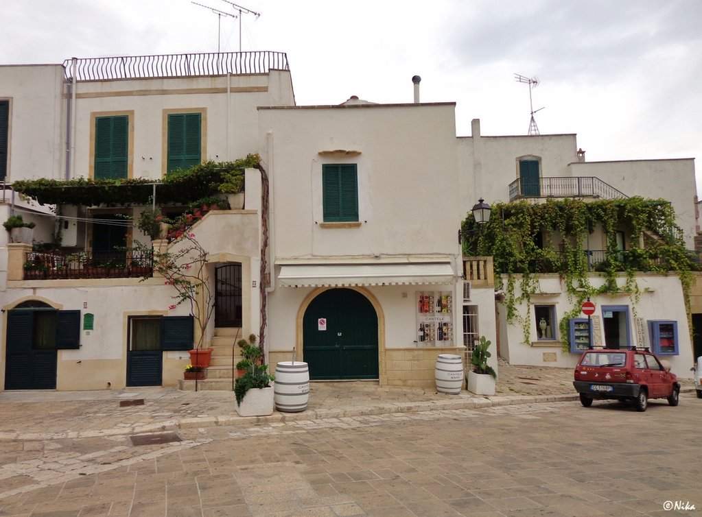 DSC00050  Piazza Castello - Otranto [1280x768]