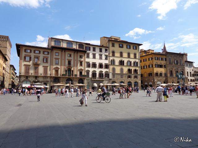 DSC02433PiazzaDellaSignora [640x480]