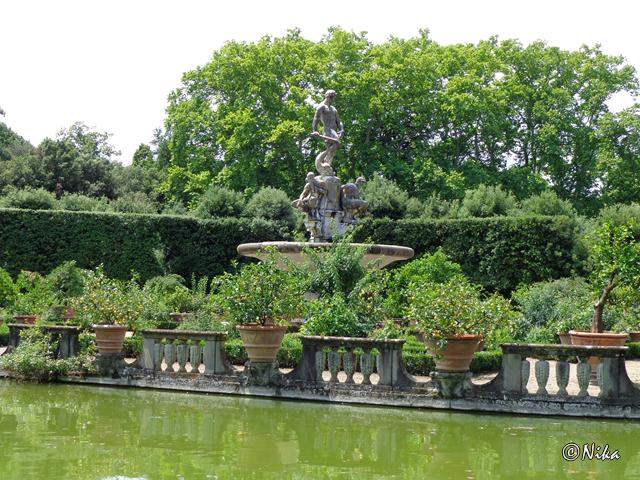 DSC02491Fontanadell'OceanoDelGiambologna GiardiniBobolif [640x480]