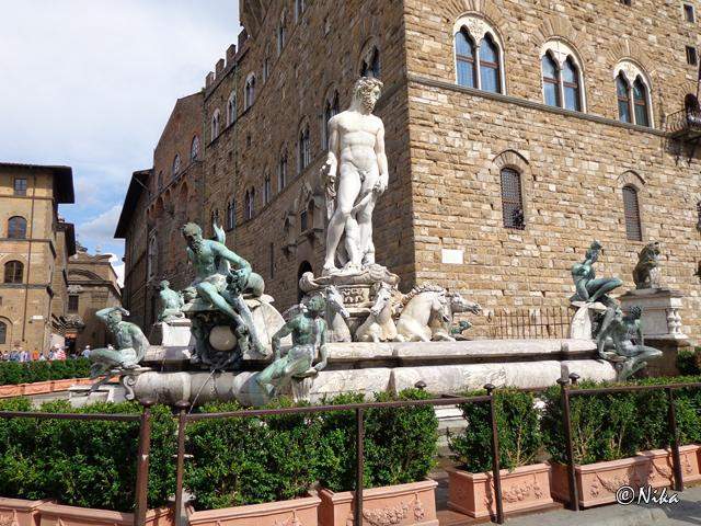 DSC02609FontanaDiNettunof [640x480].JPG