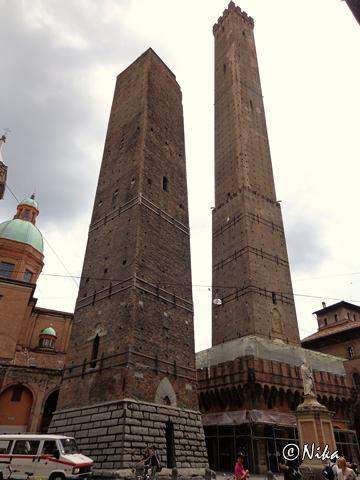 DSC02741TorreGarisenda TorreAsinelli(dta)f [640x480]