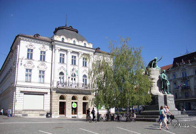 DSC04527 Farmácia (Presernov Trg)   Ljubljana 03