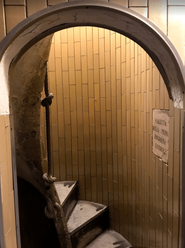 Escadas para a cúpula