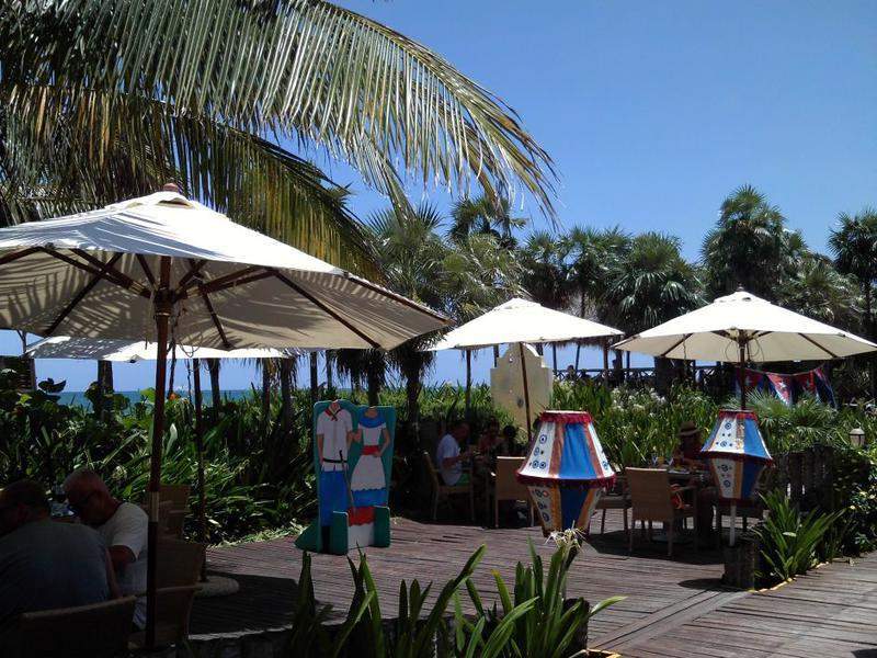 Esplanada do restaurante da praia
