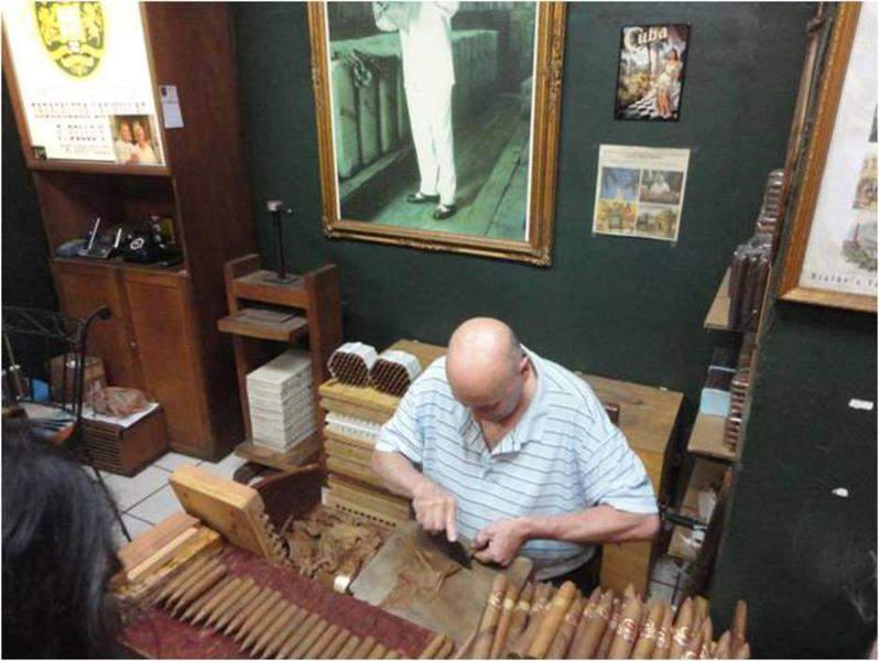 Fábrica de charutos cubanos em Little Havana