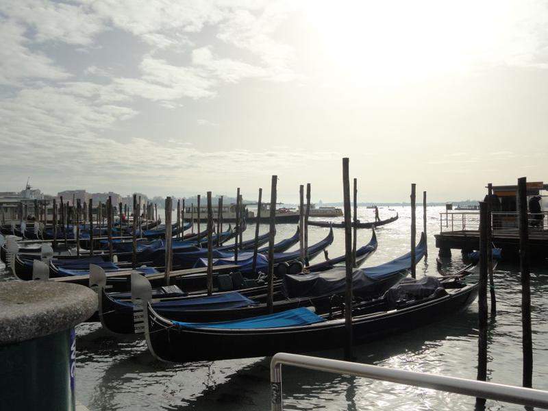 grande canal gondolas