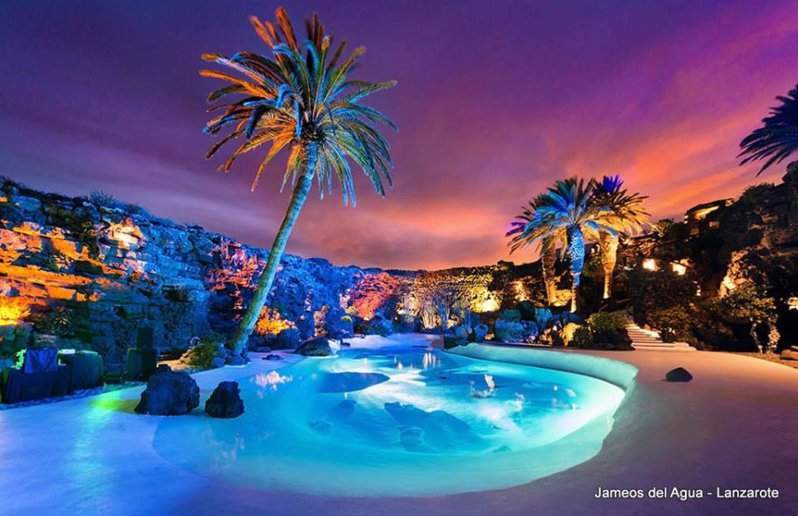 Jameos%20del%20Agua%20at%20night_2