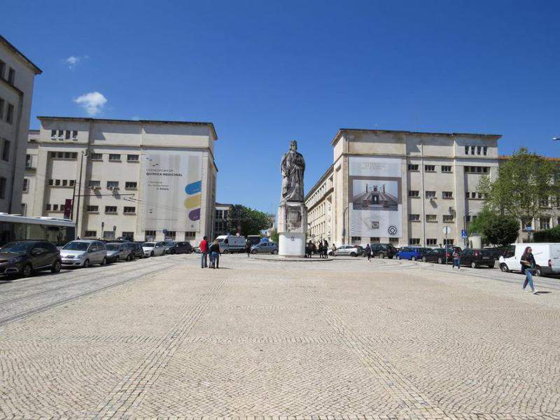 Largo Dom Dinis