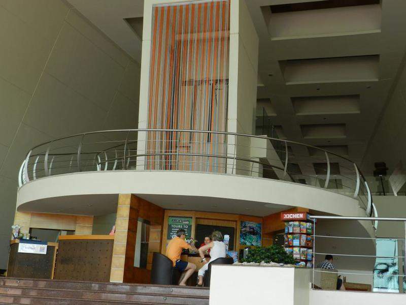 Lobby/bar